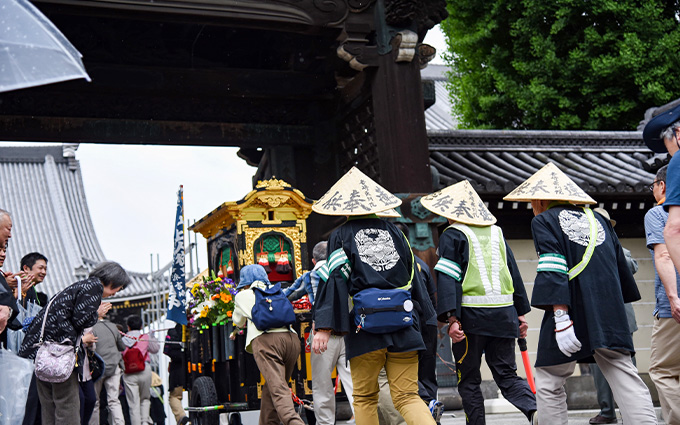 「蓮如上人御影吉崎別院御帰山式」